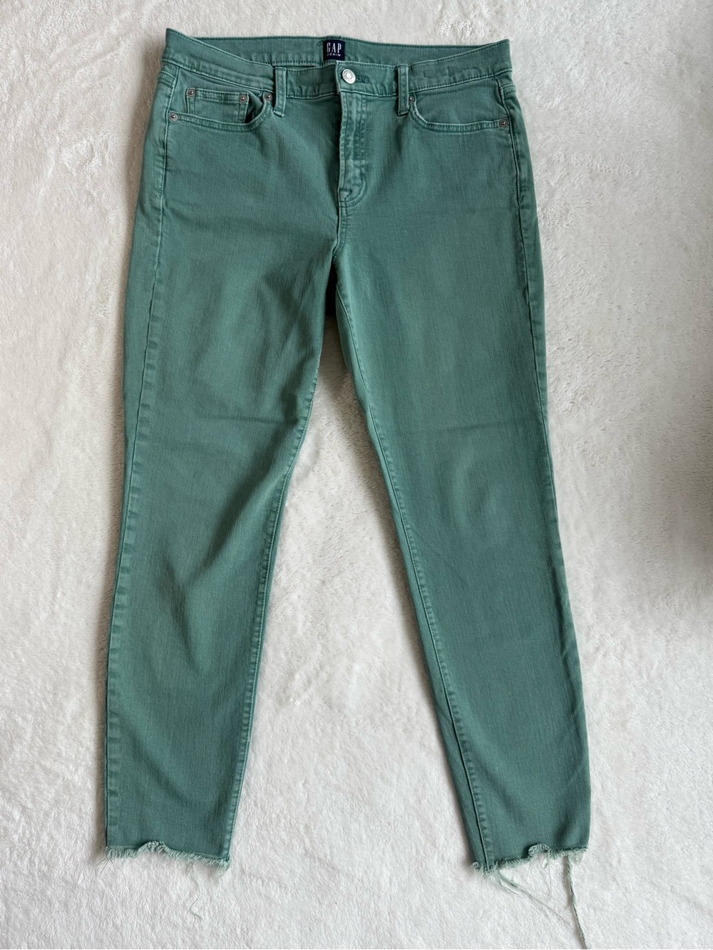 GAP TRUE SKINNY RAW HEM ANKLE JEANS — 30R, GREEN